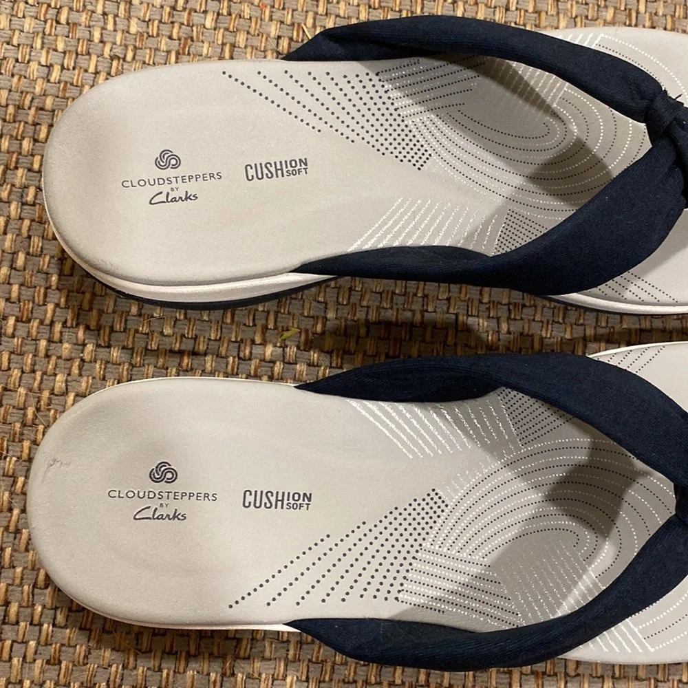 Cloudsteppers by Clarks Navy Sandals Size 9 EUC - Picture 5 of 8